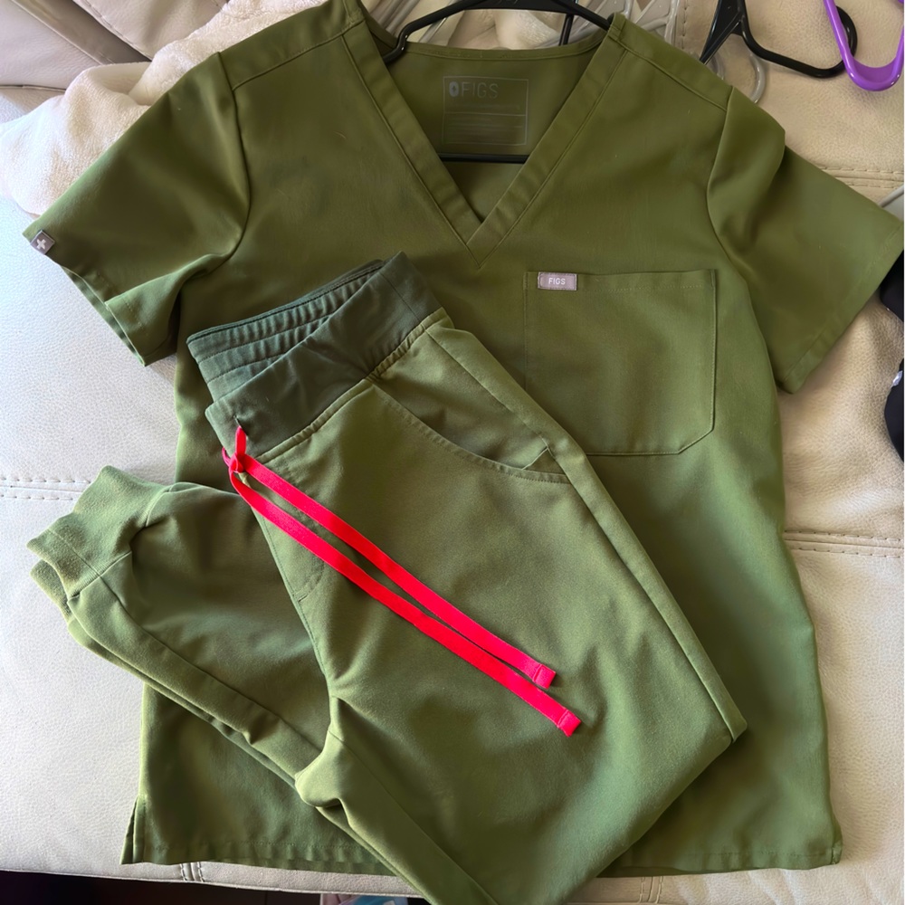 Figs Dark Olive Set